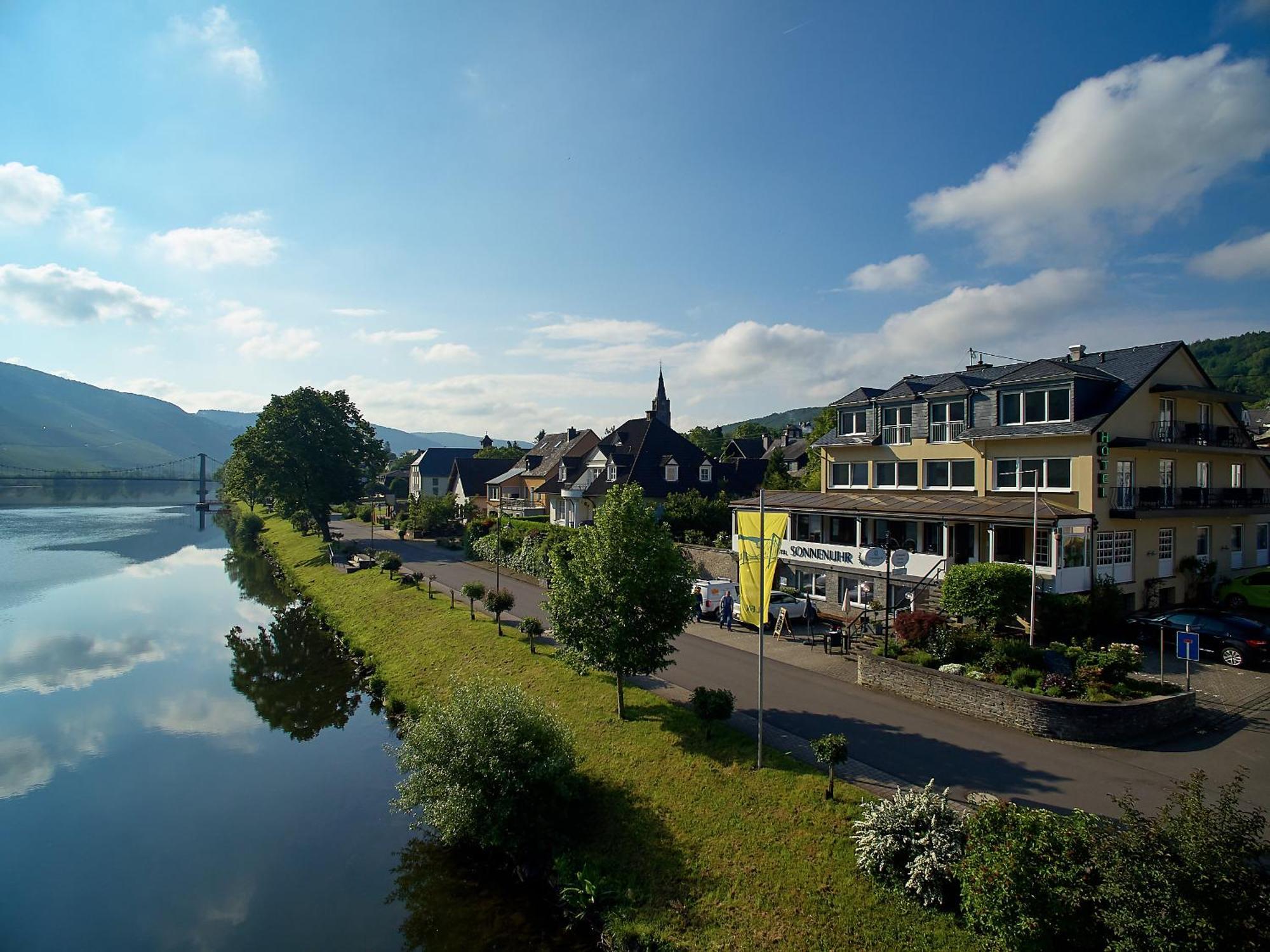 Sonnenuhr Bed & Breakfast Bernkastel-Kues Exterior foto